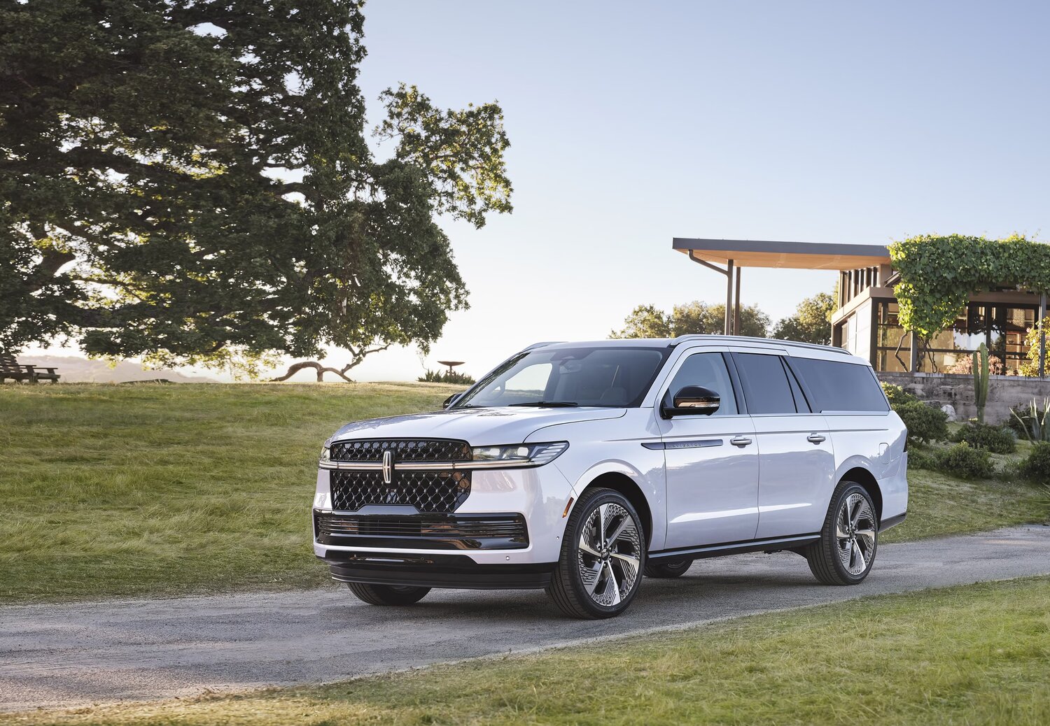 2025 Lincoln Navigator: “OG” Full Sized Luxury SUV - The